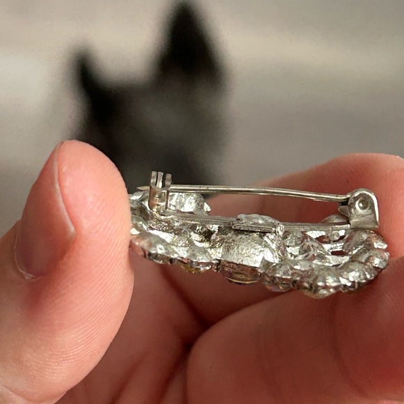 4/$50 Aurora Boralis Elegant Silver Crystal Brooch 🙋♀️ - Picture 6 of 8